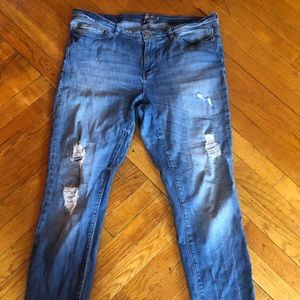Faded ripped denim jeans —Junarose